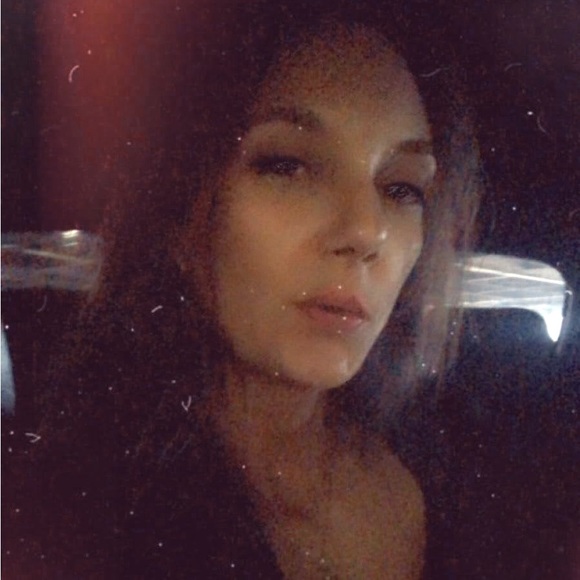 Meet your Posher, Tabitha - Picture 1 of 1